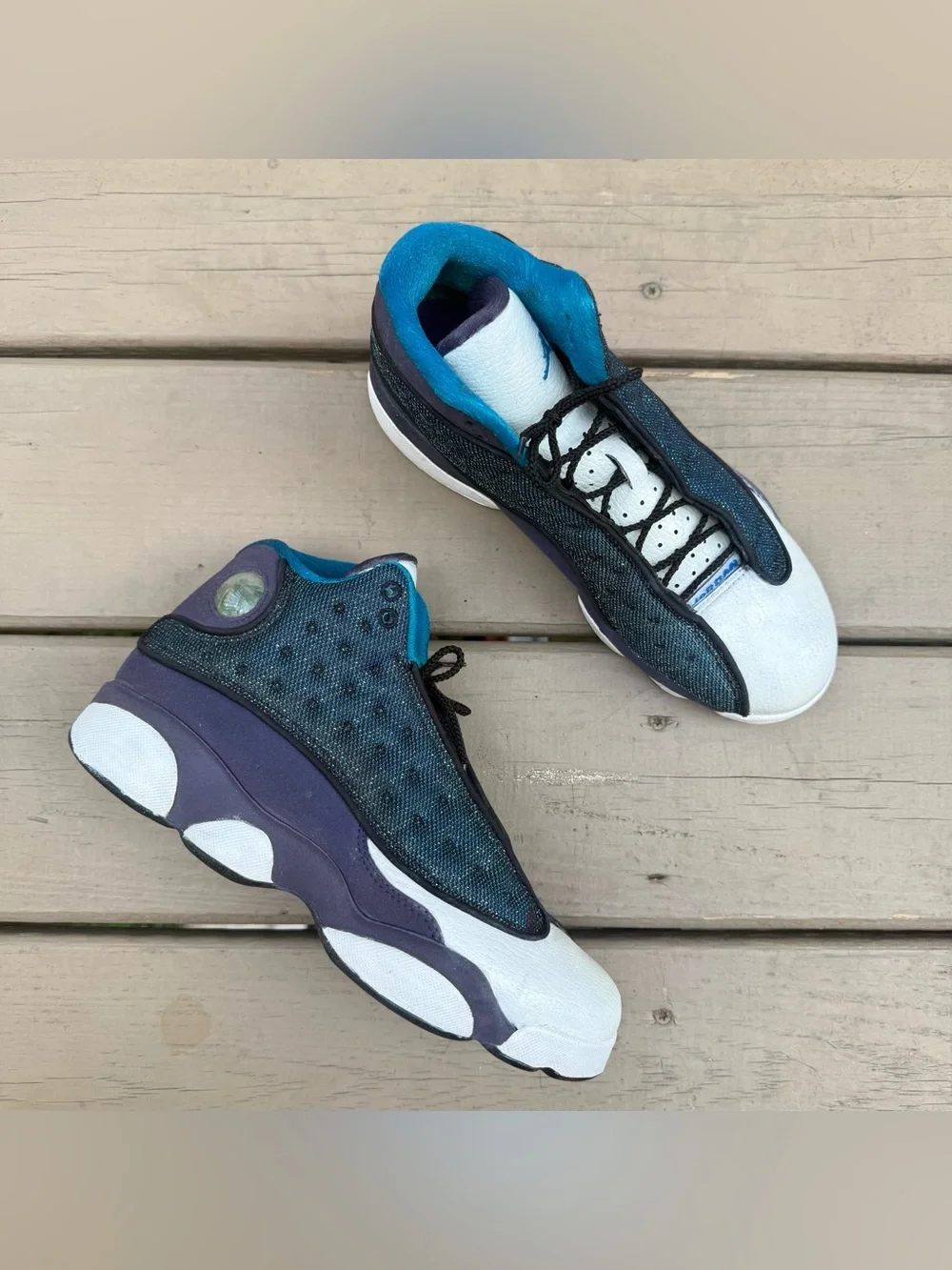 Air Jordan 13 Retro in violet white black sneakers size 7Y